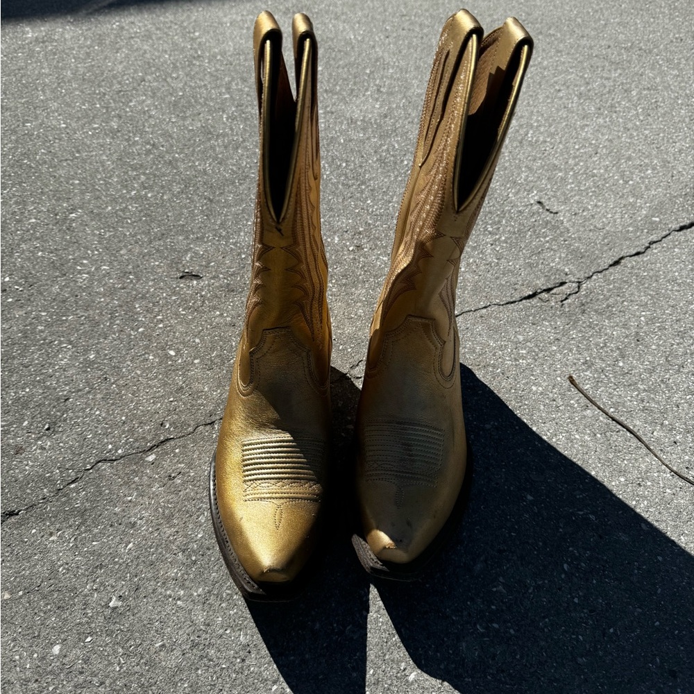Women’s size 8 Ariat cowboy boots